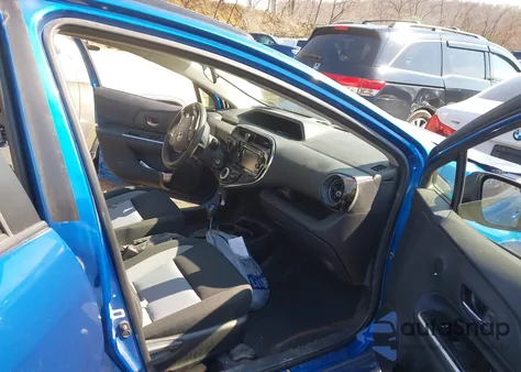 2019 Toyota Prius C L z USA, uszkodzony, nr VIN JTDKDTB32K1624997